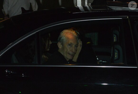 Arrivée de Charlie Watts devant le Trabendo où jouent les Rolling Stones, à Paris, le 25 octobre 2012.