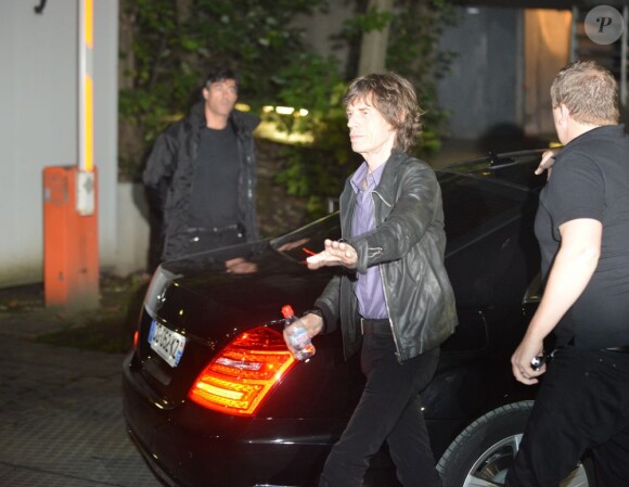 Arrivée de Mick Jagger devant le Trabendo où jouent les Rolling Stones, à Paris, le 25 octobre 2012.