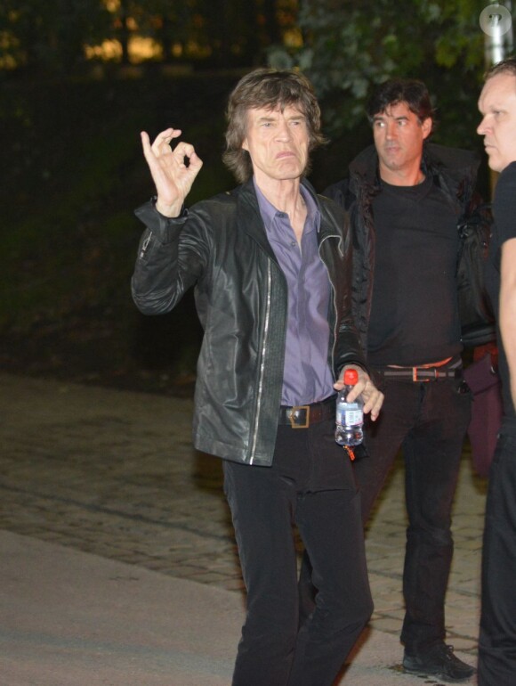 Mick Jagger devant le Trabendo où jouent les Rolling Stones, à Paris, le 25 octobre 2012.