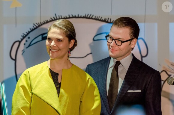 La princesse héritière Victoria de Suède et le prince Daniel en visite à Göteborg pour l'inauguration du centre culturel Alfie Atkins le 25 octobre 2012.