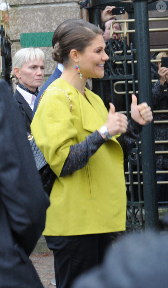 La princesse Victoria de Suède et le prince Daniel en visite à Göteborg pour l'inauguration du centre culturel Alfie Atkins le 25 octobre 2012.