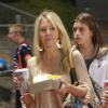 Heather Locklear assiste au match de football auquel sa fille participe en tant que pom-pom girl, le samedi 27 octobre 2012.