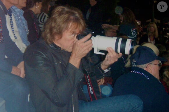 Richie Sambora assiste au match de football auquel sa fille participe en tant que pom-pom girl, le samedi 27 octobre 2012, à Los Angeles.