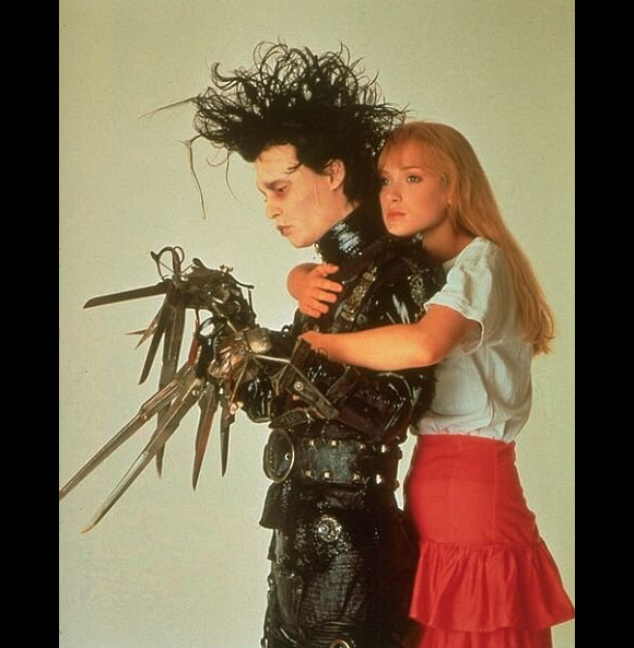 Winona Ryder et Johnny Depp dans Edward aux mains d'argent (1990).