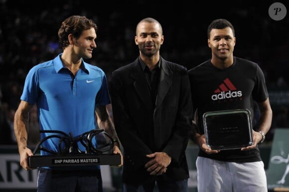 Jo Wilfried Tsonga après sa défaite en finale du Masters 1000 de Paris Bercy face à Roger Federer le 13 novembre 2011 en compagnie de Tony Parker