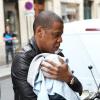 Jay-Z et sa petite Blue Ivy dans les bras à Paris le 4 juin 2012.