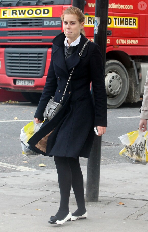 La princesse Beatrice d'York en pause déjeuner le 31 octobre 2012 dans le centre de Londres.