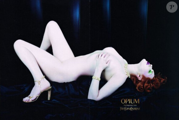 Sophie Dahl pour le parfum Opium d'Yves Saint Laurent en 2002. Une campagne qui fit scandale au Royaume-Uni.