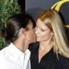 Julio Iglesias Jr. et sa fiancée Charisse Verhaert s'embrassent pour les photographes à leur dernière soirée de "célibataires" avant leur mariage, au club Gabana 1800 à Madrid, le 1er novembre 2012.