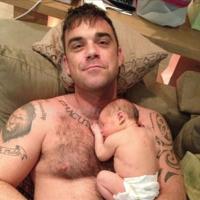Robbie Williams : Un papa 'plein d'euphorie' au sujet de sa petite Theodora