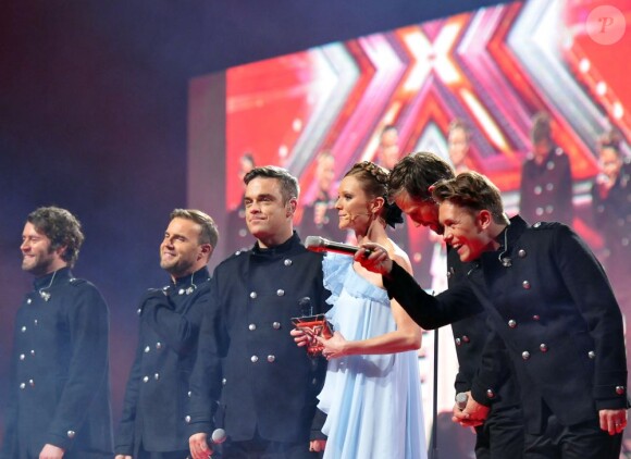Robbie Williams et les Take That au Danemark sur le plateau de X Factor le 25 mars 2011.