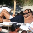 Christian Vieri et une ''amie'' sur une plage de Miami le 2 novembre 2012.