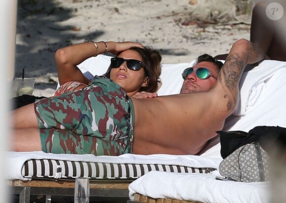 Christian Vieri et une ''amie'' sur une plage de Miami le 2 novembre 2012.