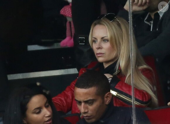 Helena Seger, avec ses enfants Maximilian et Vincent, a vu son taekwondoiste-footballeur d'amour de Zlatan ibrahimovic se faire expulser du match PSG-Saint-Etienne le 3 novembre 2012 suite à un kung-fu kick sur Stéphane Ruffier.