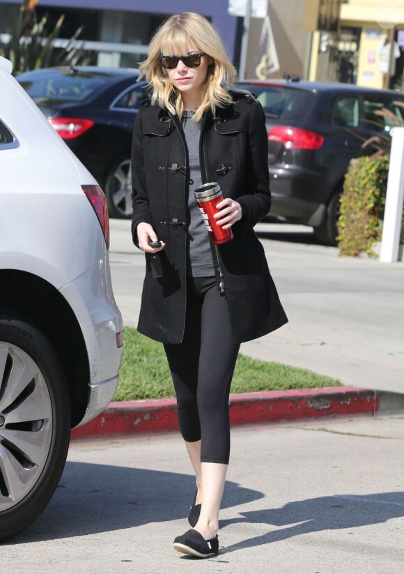 Emma Stone quitte son cours de pilates à West Hollywood, le 3 novembre 2012.