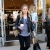 Kristen Bell, enceinte, fait du shopping le 2 novembre 2012 à Los Angeles