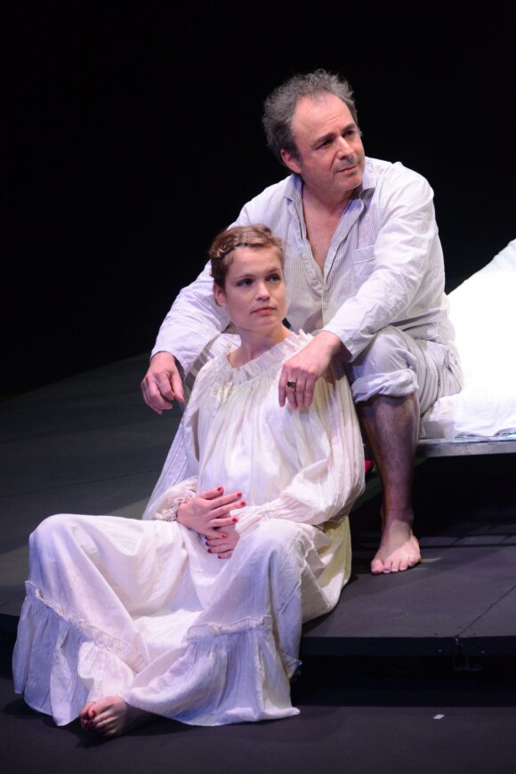 Sarah Biasini et Robert Malaka dans Zéro s'est endormi au Théâtre Artistic Athévains, à Paris le 3 novembre 2012.