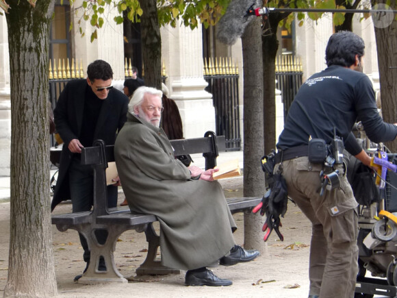 Exclusif - Donald Sutherland rejoint Marc Lavoine sur le tournage de la nouvelle série "Crossing Lines" à Paris. Le 30 octobre 2012