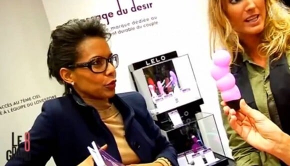Audrey Pulvar visite un sex-shop nouvelle génération pour Le Grand 8, sur D8, le 6 novembre 2012.