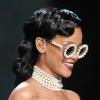 La chanteuse Rihanna dans un déshabillé rose, plus sexy que jamais lors du Victoria's Secret Fashion Show à New York City le 7 novembre 2012