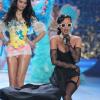 Rihanna plus sexy que jamais lors du Victoria's Secret Fashion Show à New York City le 7 novembre 2012