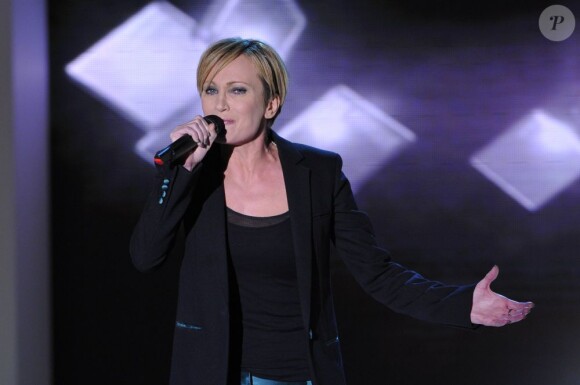 Patricia Kaas chante sur le plateau de Vivement Dimanche diffusé le 11 novembre 2012.
