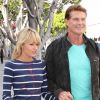 David Hasselhoff et sa chérie Hayley Roberts font du shopping à Los Angeles le 11 avril 2012