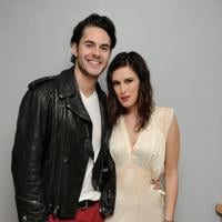 Rumer Willis laisse tomber son bikini, mais charme avec son amoureux Jayson