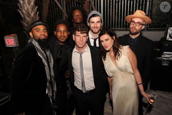 Rumer Willis et ses musiciens lors de la soirée d'ouverture de l'hôtel SLS South Beach de Miami, FL le 8 novembre 2012