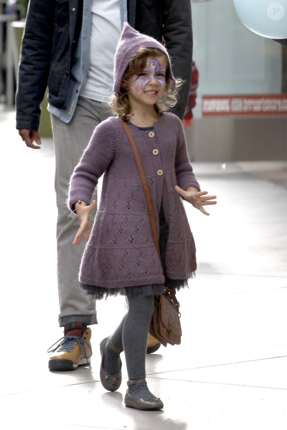 Adorable, Honor la fille de Jessica Alba s'amuse. Beverly Hills le 10 novembre 2012.