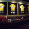 Lance Armstrong prend du bon temps dans sa maison d'Austin au Texas, regardant avec délectation ses maillots jaunes glanés sur sept Tour de France