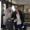 Le couple Anne Hathaway et Adam Shulman à l'aéroport de Los Angeles, le 22 octobre 2012.