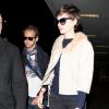 Anne Hathaway et Adam Shulman à l'aéroport de Los Angeles, le 21 octobre 2012.