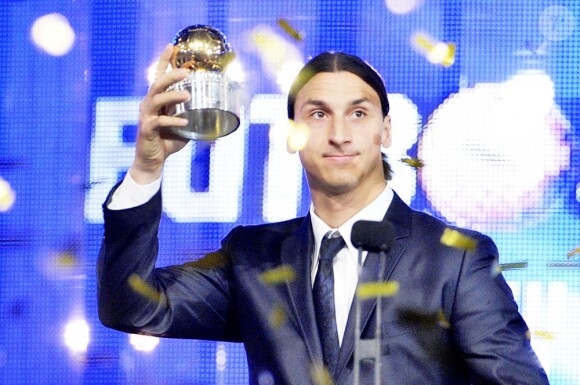 Zlatan Ibrahimovic remporte le Ballon d'or suédois à Stockholm, le 12 novembre 2012.