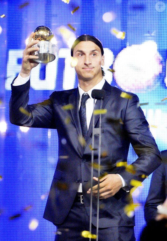 Zlatan Ibrahimovic remporte le Ballon d'or suédois à Stockholm, le 12 novembre 2012.