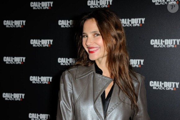 Virginie Ledoyen lors de la soirée de lancement de Call of Duty : Black Ops II (Activision) au Virgin Megastore des Champs-Elysées, à Paris, le 12 novembre 2012.
