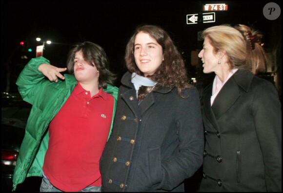 Caroline Kennedy avec ses enfants Jack et Tatiana à New York en octobre 2006.