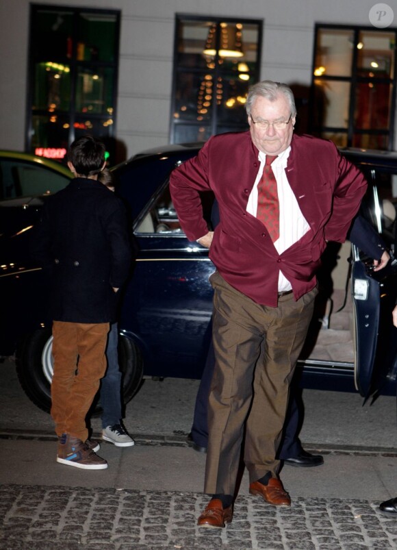 Le prince Henrik de Danemark avec ses petits-fils les princes Felix et Nikolai le 12 novembre 2012 pour une soirée cinéma au Grand Teatret de Copenhague.