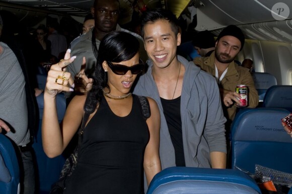 Rihanna embarque dans son Boeing 777 et s'envole pour Mexico. Los Angeles, le 14 novembre 2012.
