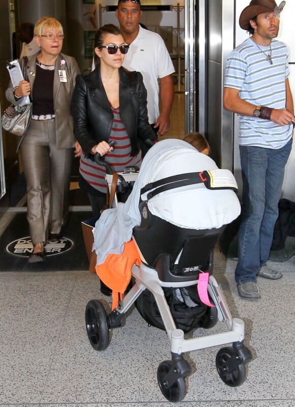 Kourtney Kardashian et ses deux enfants Mason et Penélope arrivent à Miami, le 14 novembre 2012.