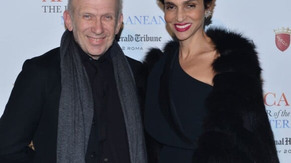Jean Paul Gaultier célèbre le luxe avec Farida Khelfa et des femmes de pouvoir