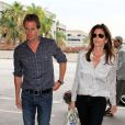 Cindy Crawford et son mari Rande Gerber partent à Porto Rico et se rendent à l'aéroport de Los Angeles le 15 novembre 2012