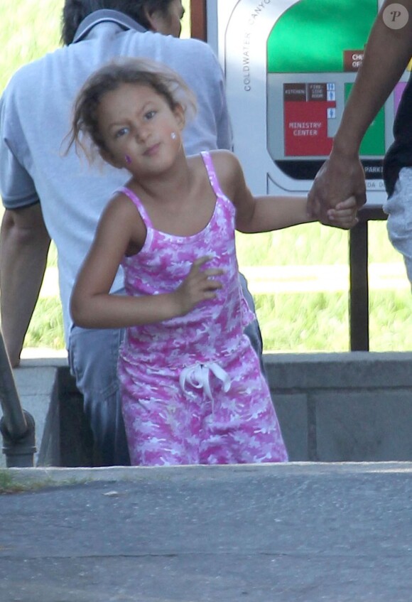 Nahla, fille d'Halle Berry, à la sortie de l'école à Los Angeles, le 6 novembre 2012.