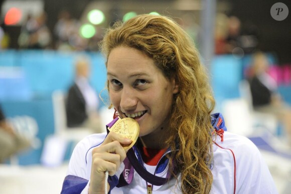Camille Muffat après sa victoire sur 400m nage libre aux Jeux olympiques de Londres le 29 juillet 2012