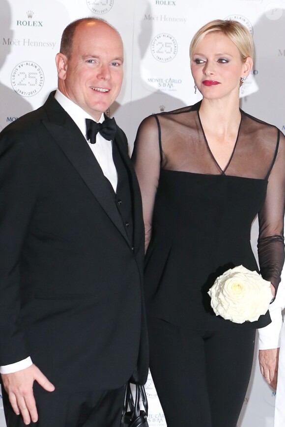 La princesse Charlene et Albert II de Monaco au dîner de gala pour el 25e anniversaire du restaurant gastronomique le Louis XV à l'Hôtel de Paris, Monaco le 17 novembre 2012.