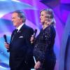 Fearne Cotton enceinte et Terry Wogan présentaient la soirée Children In Need sur la BBC le 16 novembre 2012.