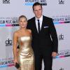Elisha Cuthbert et Dion Phaneuf à la 40e cérémonie des American Music Awards 2012 à Los Angeles le 18 novembre.