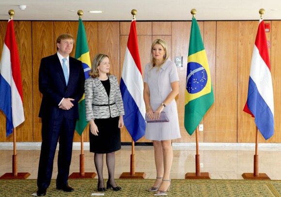 La princesse Maxima et le prince Willem-Alexander des Pays-Bas au premier jour de leur visite officielle au Brésil, le 19 novembre 2012 à Brasilia.