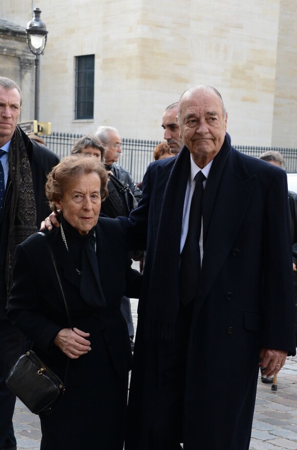 Jacques Chirac et la femme de Maurice Ulrich aux funérailles de Maurice Ulrich à l'église Saint-Etienne-du-Mont à Paris le 20 novembre 2012.