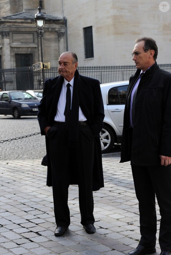Jacques Chirac devant l'église Saint-Etienne-du-Mont à Paris afin d'assister aux funérailles de Maurice Ulrich, le 20 novembre 2012.